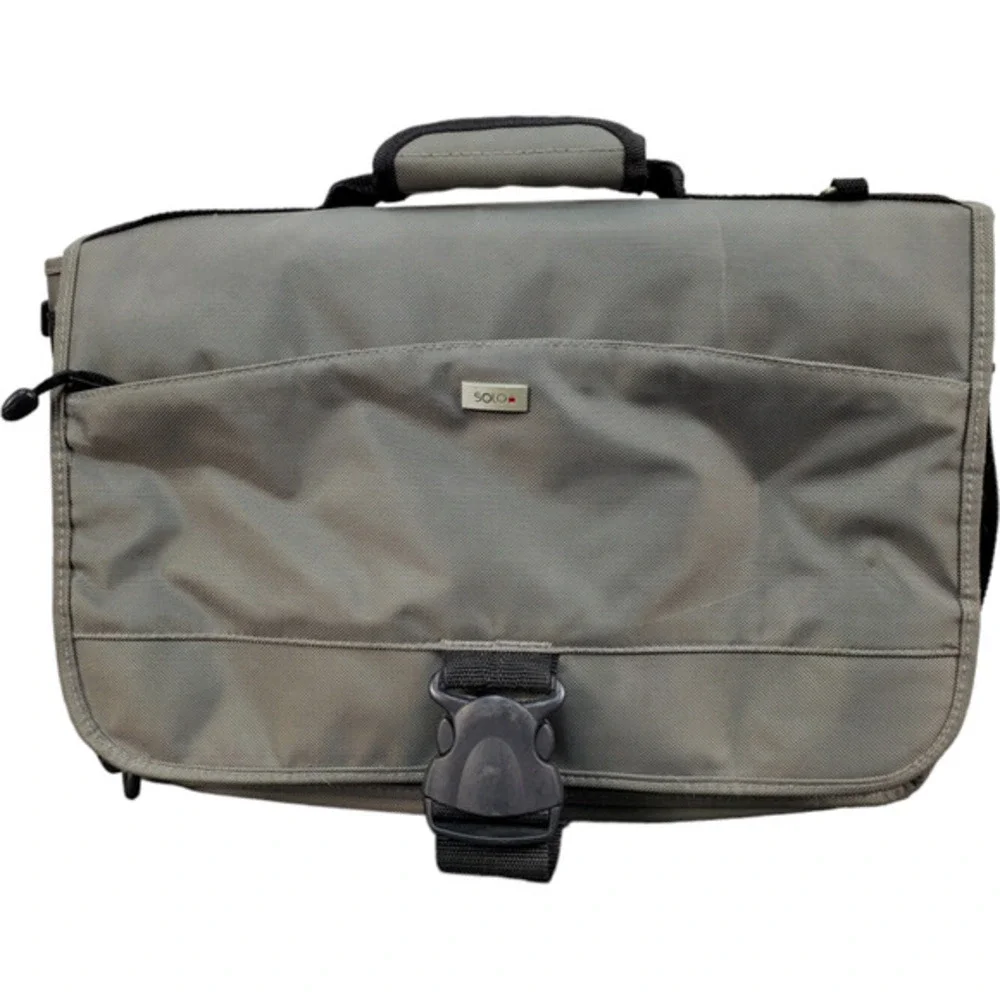 Solo Messenger‎ Laptop Bag Gray Crossbody Adjustable Strap Zip Closure Logo